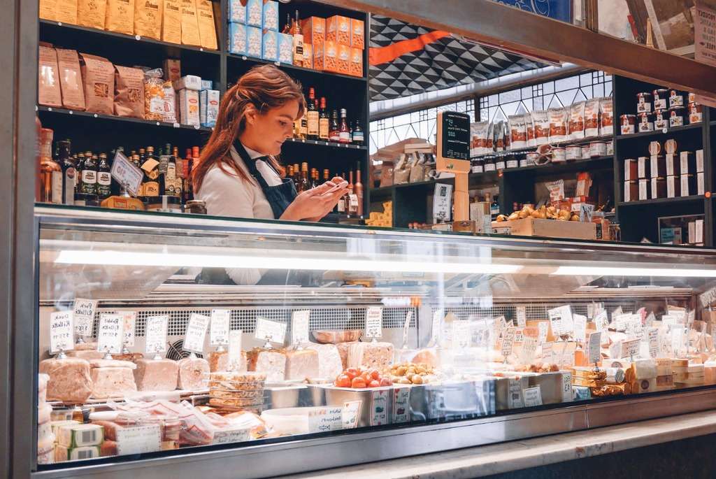 Counter Attendant Velents
